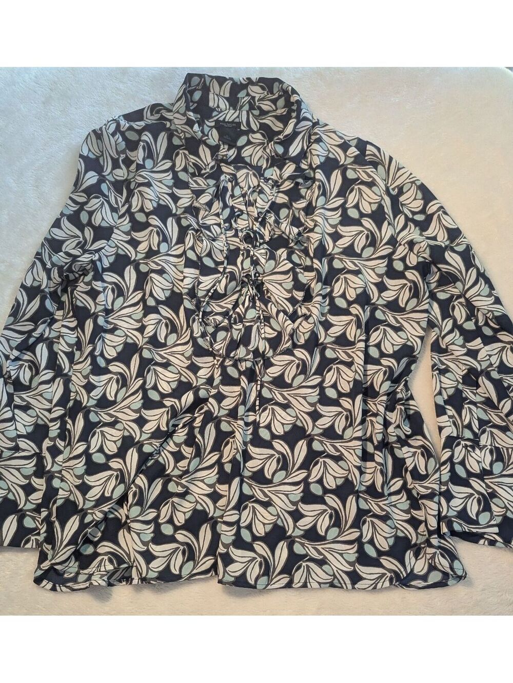 Ann Taylor Blue and White Leaf Print Button-Up Blouse Size XL